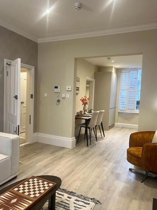 New Flat In Holland Park Apartamento Londres Exterior foto